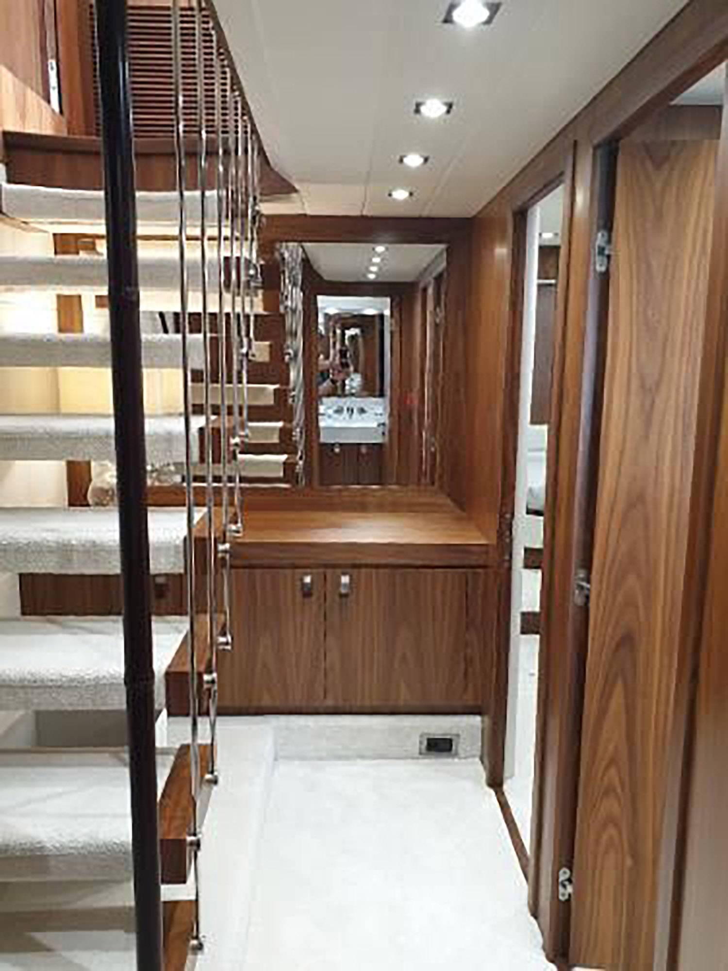 Sunseeker 86 hallway
