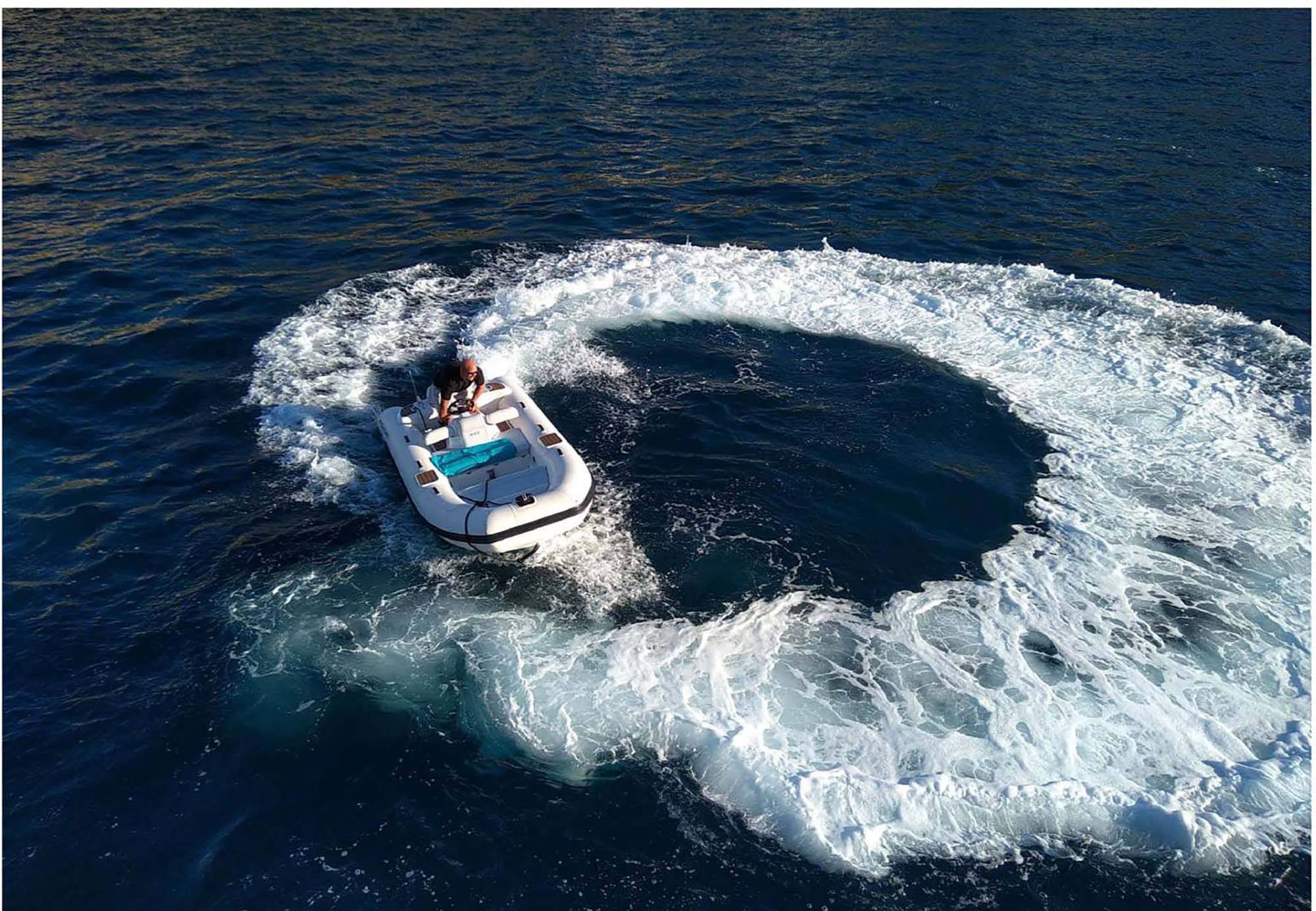 Susneeker 86 tender