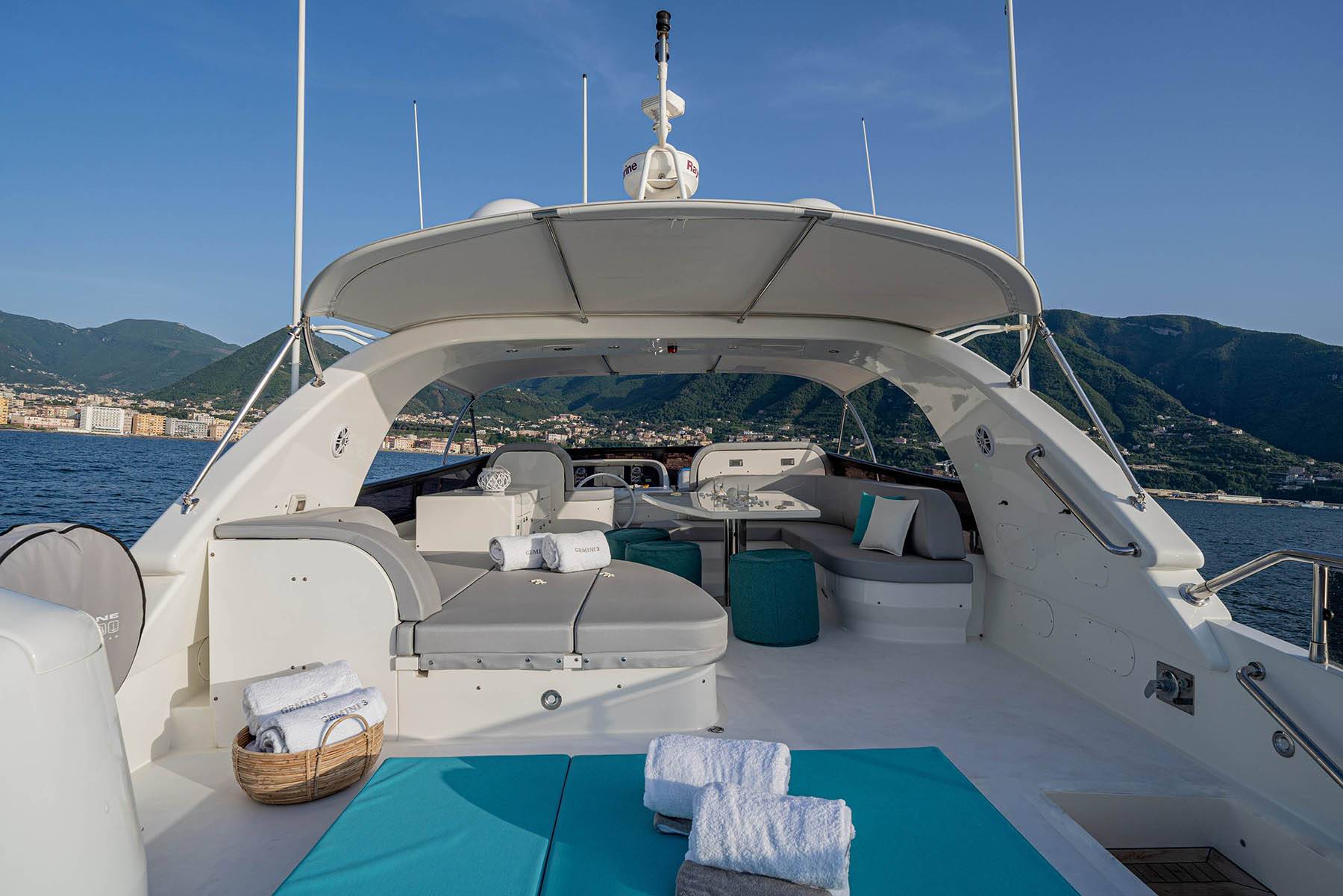 MY Gemini 3. Sundeck