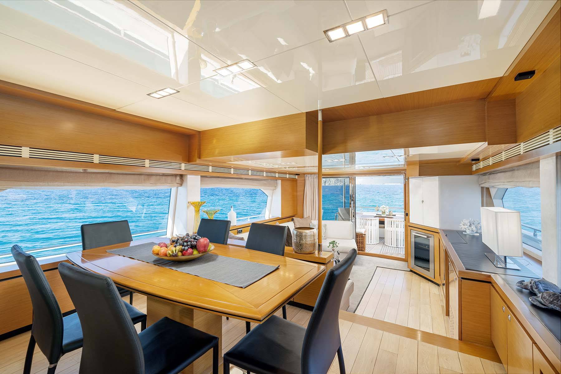 Interior dining room MY Enjoy
