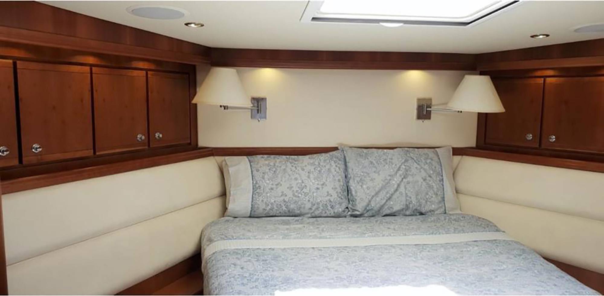 Master Cabin MY Bouki