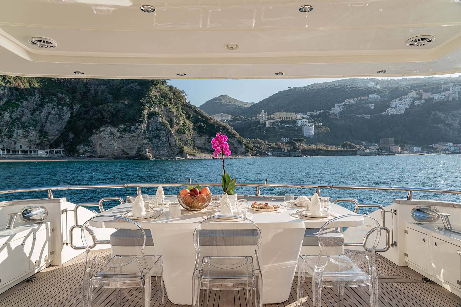 Main deck aft breakfast