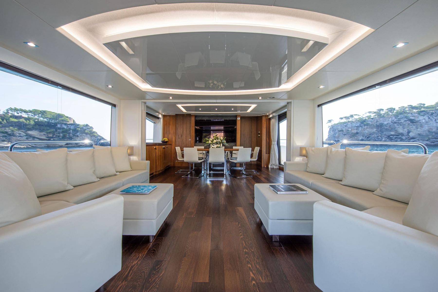 Motor Yacht Rush X  main salon