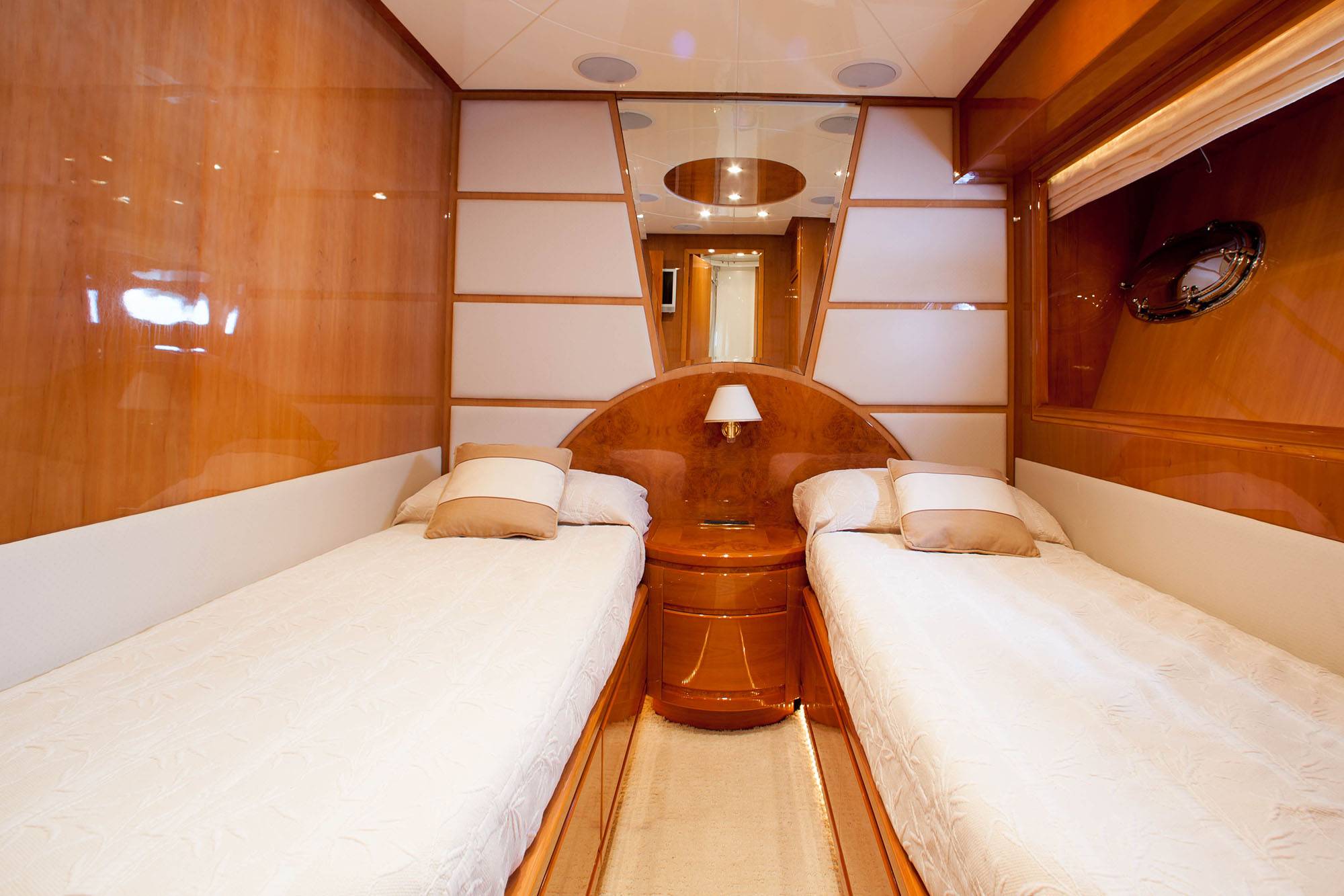 MY Elecon for charter