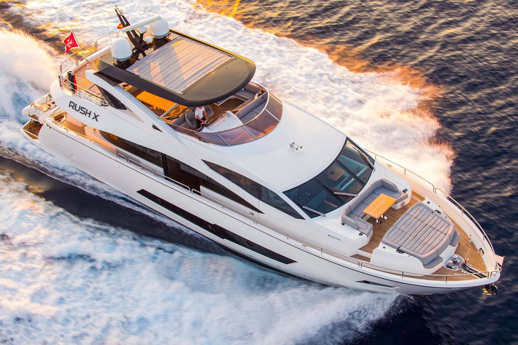 Motor Yacht Rush X  cruising