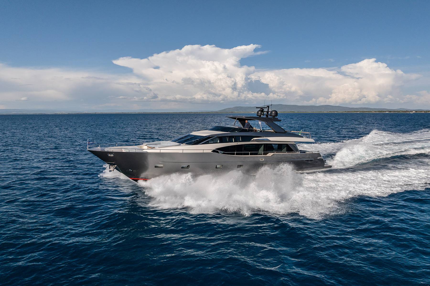 Moncada Yacht Pembe