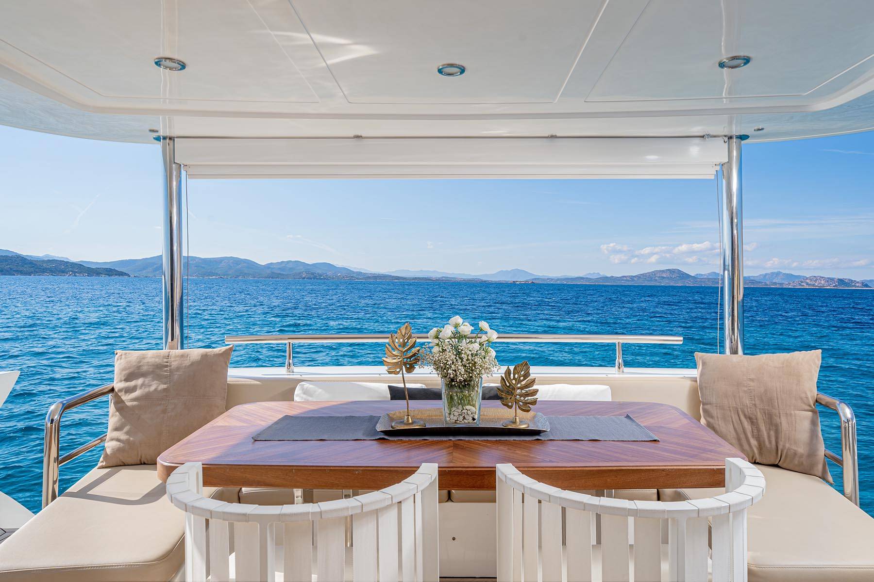 Main deck afte MY Enjoy