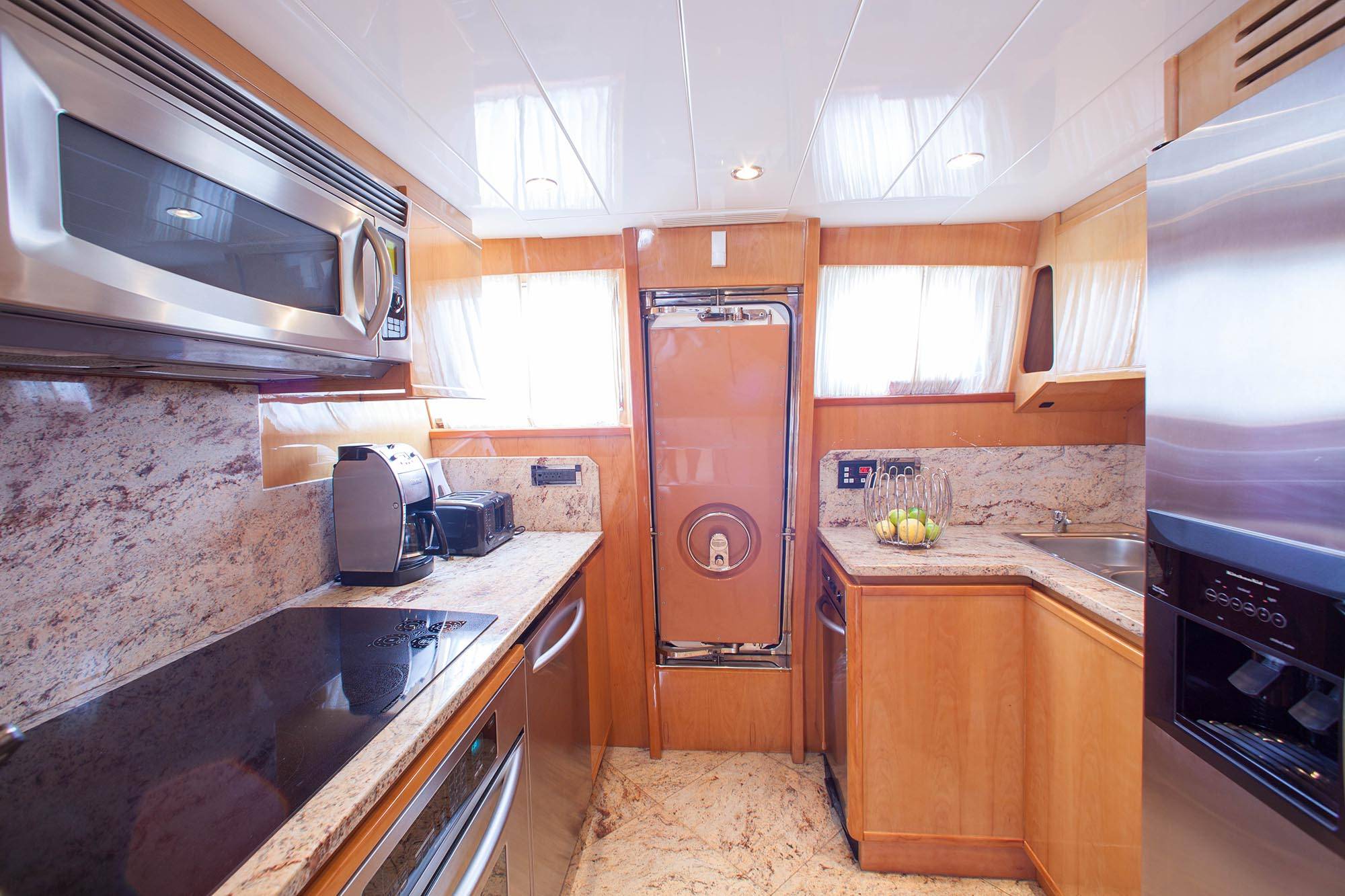 MY Elecon for charter