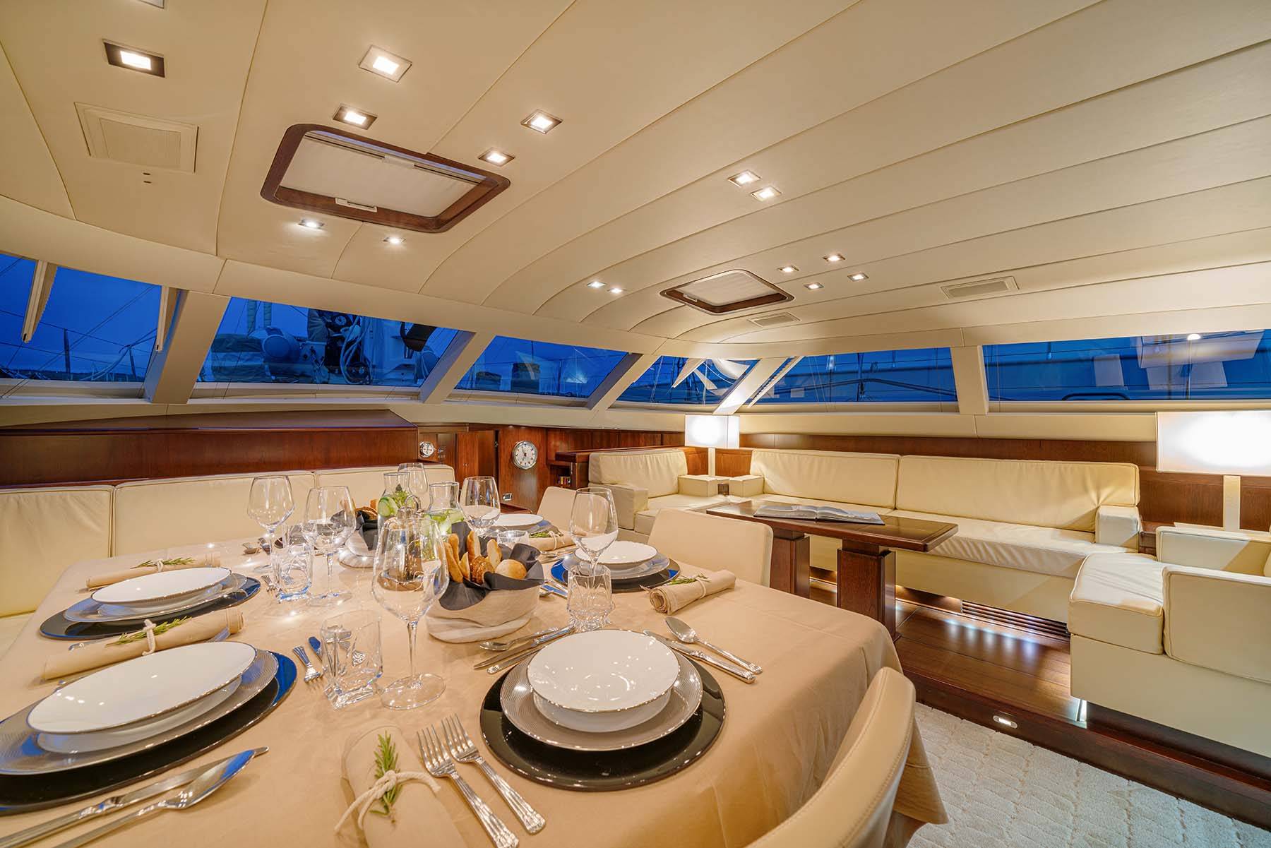 SY Farandwide dining room