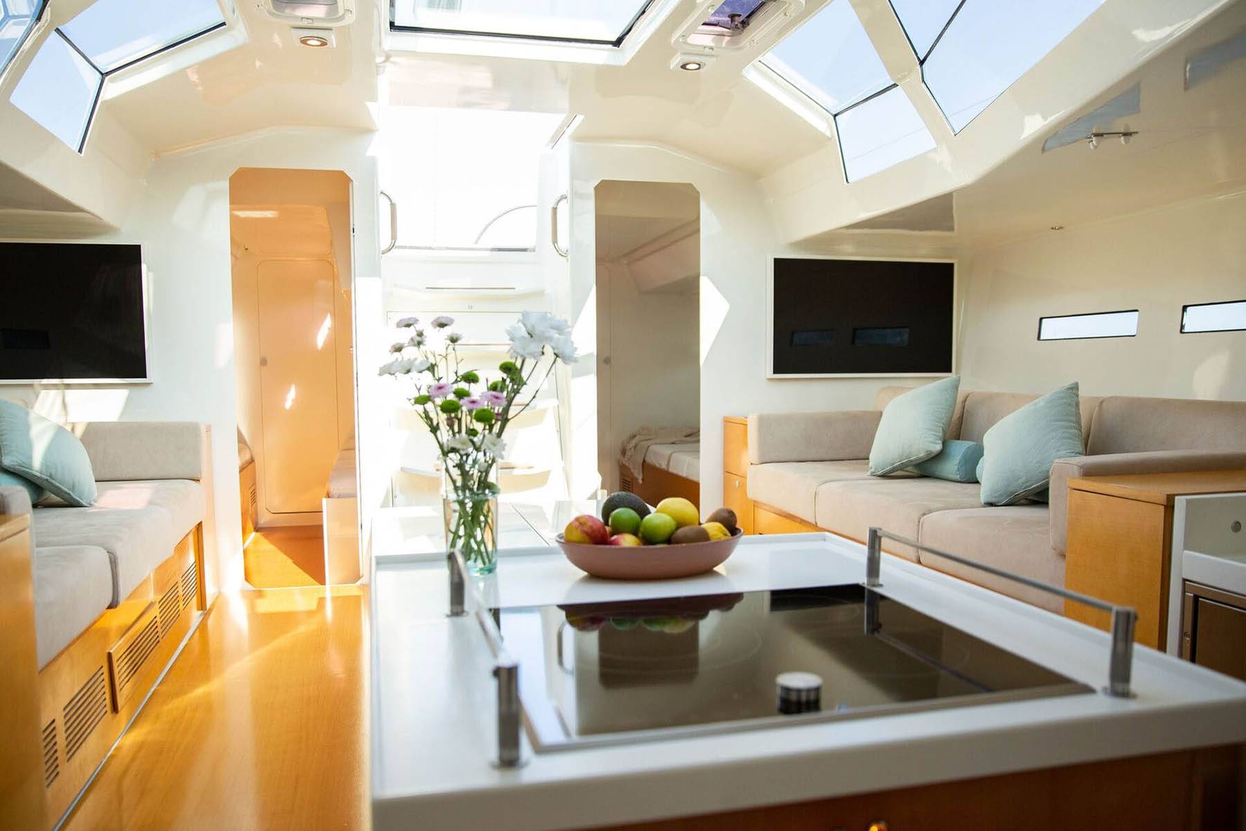 Sailing Yacht Miyabi Salon