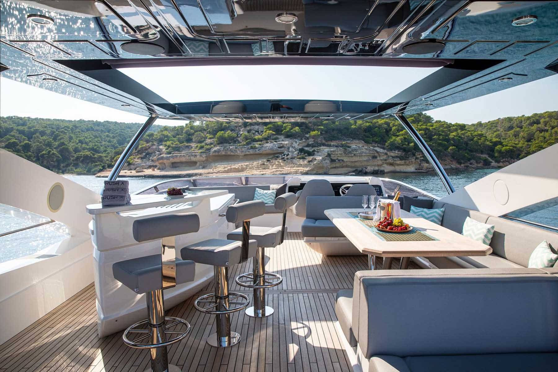 Motor Yacht Rush X  complete view of flybridge
