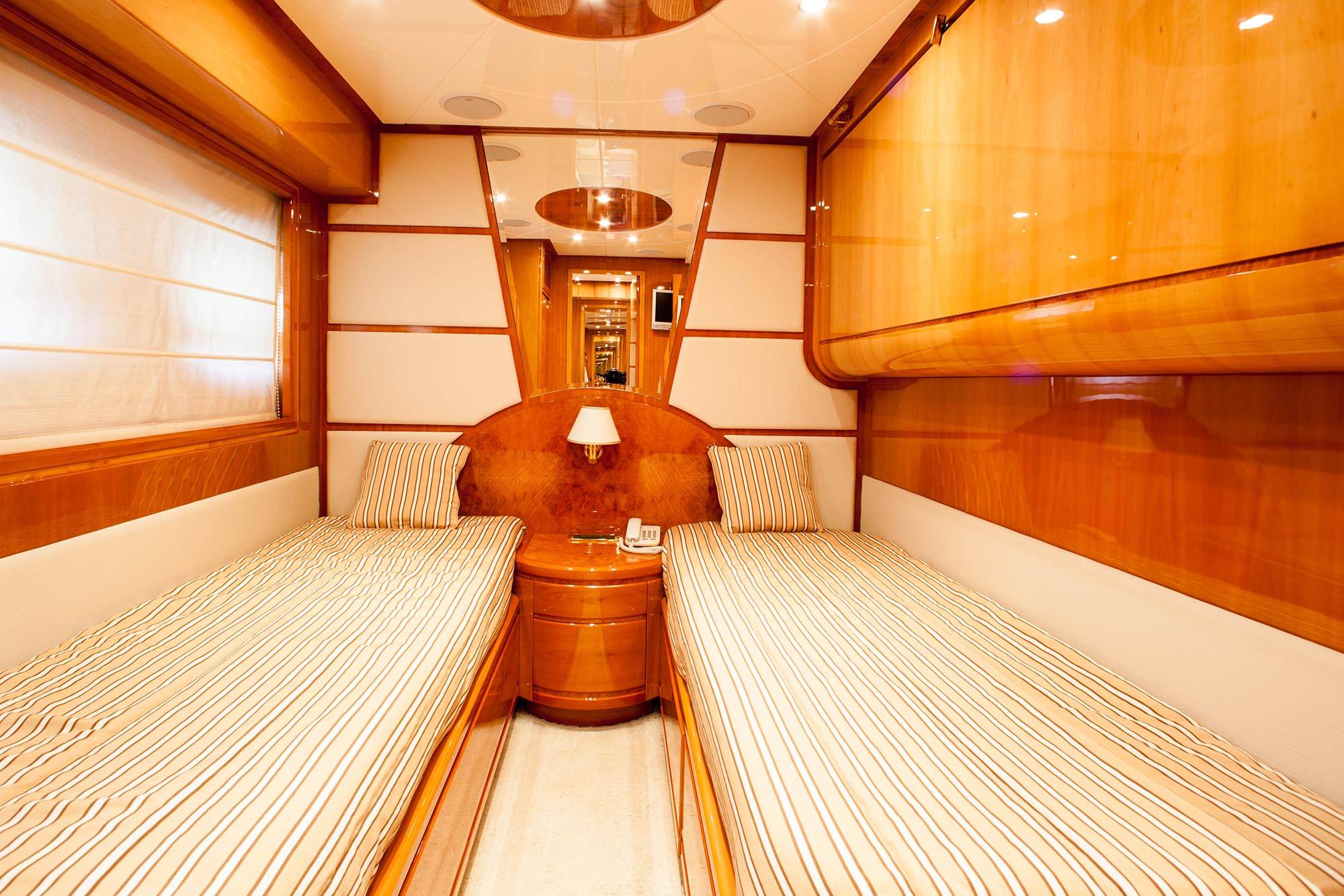 MY Elecon Twin cabin