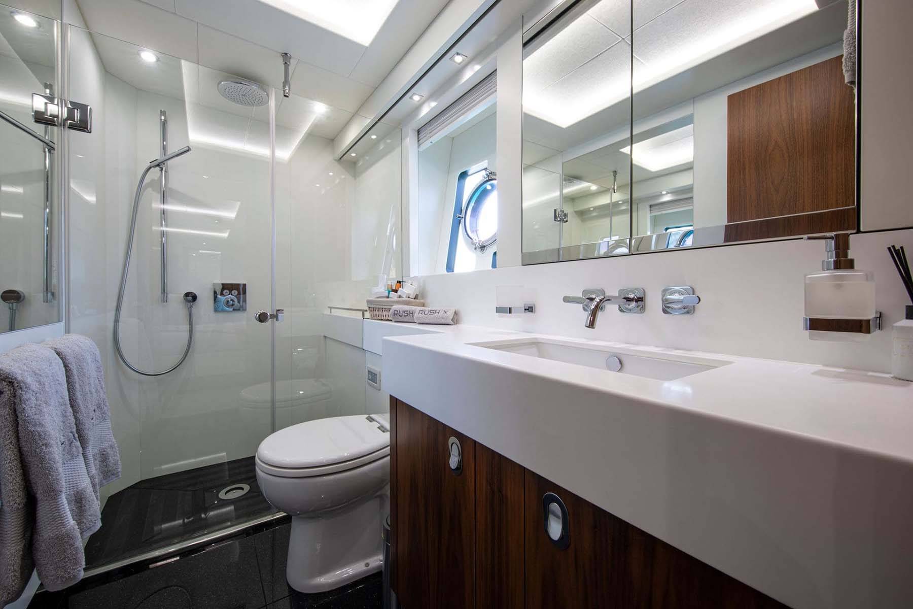 Motor Yacht Rush X  double cabin bathroom