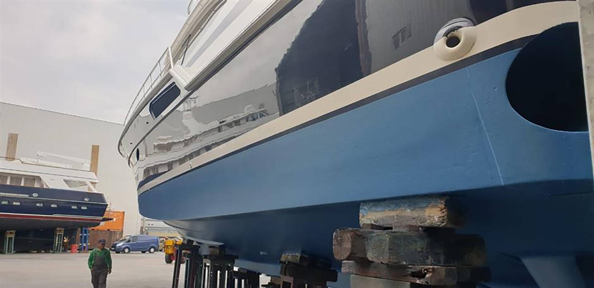 MY Bouki imaculate hull