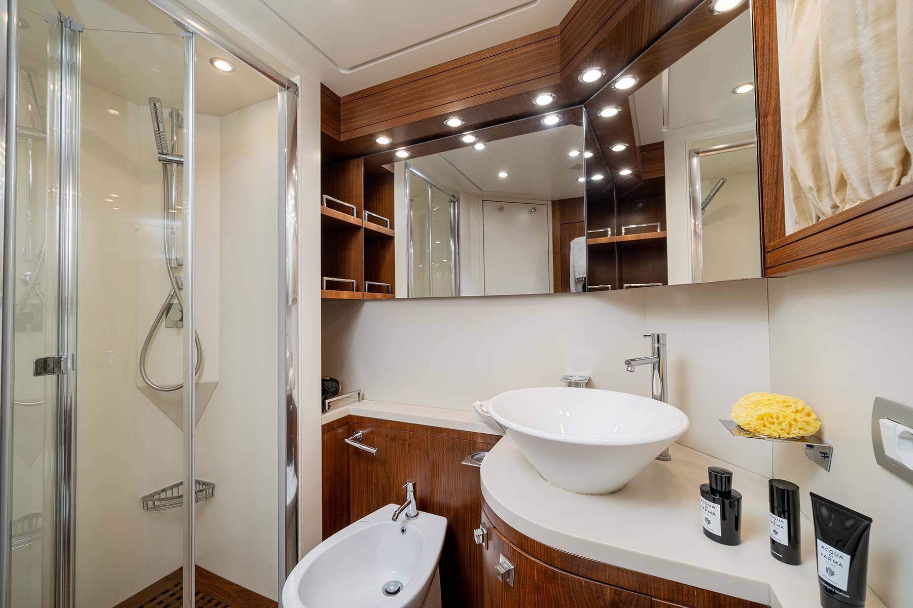 Master cabin en-suite 