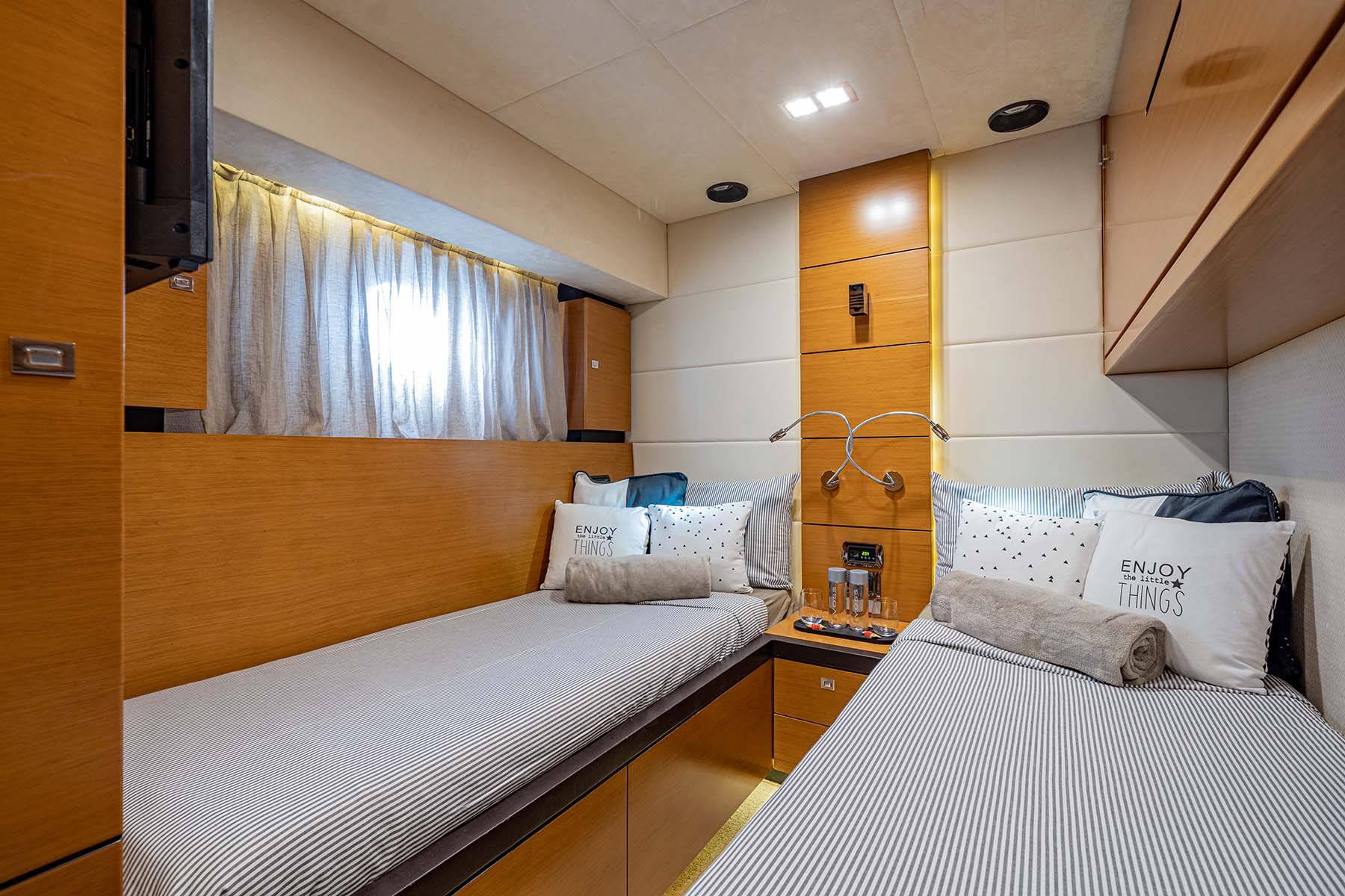 MY Enjoy Twin cabin