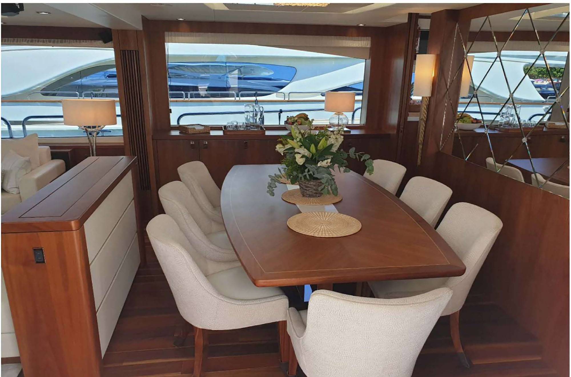 Sunseeker 86 diningroom