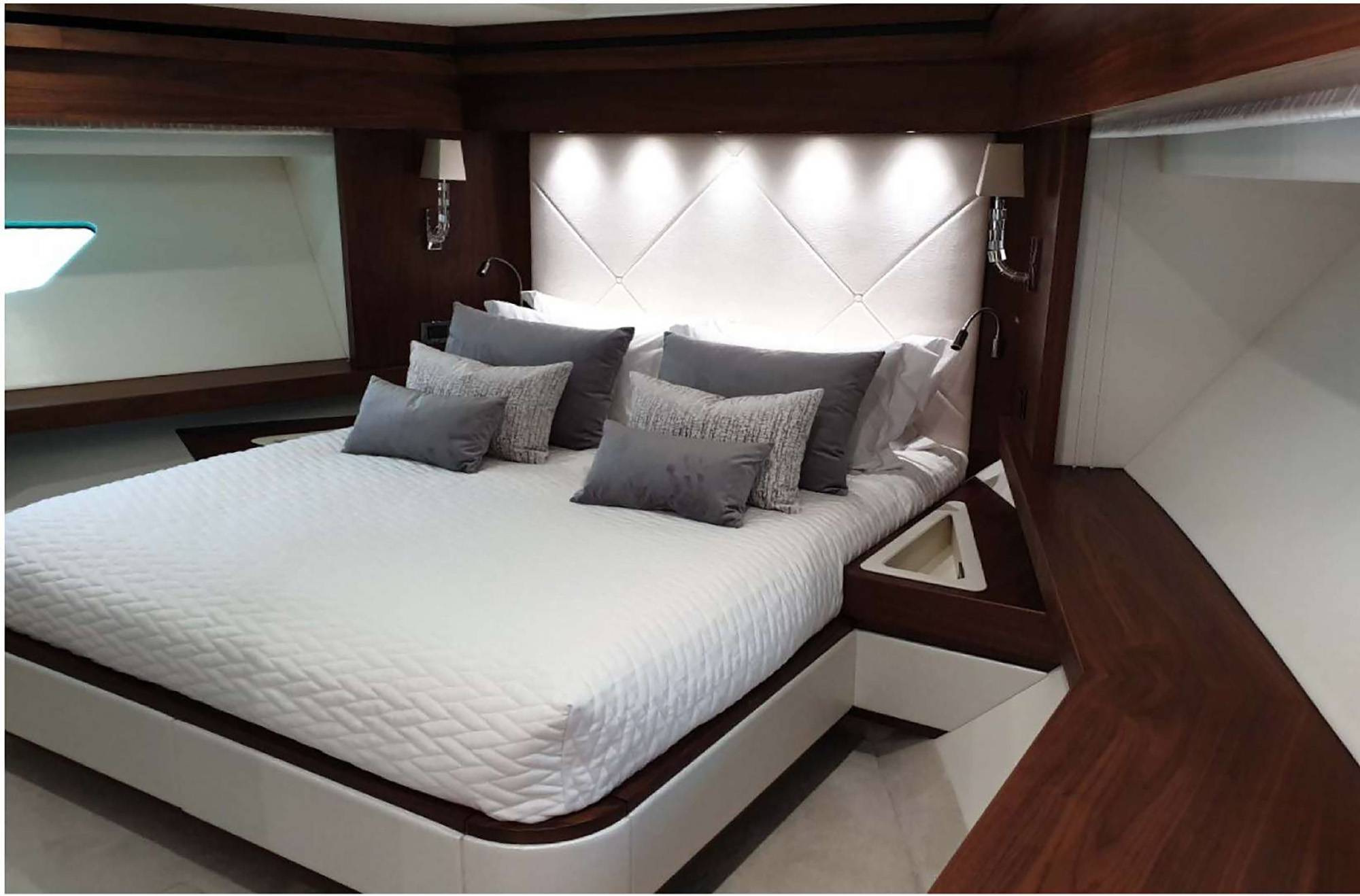 Sunseeker 86Master Cabin