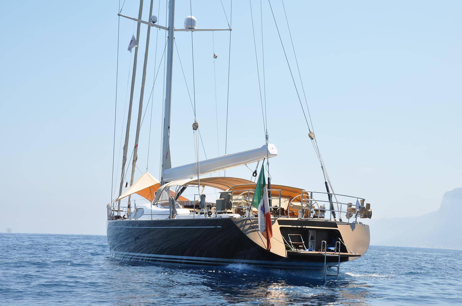 SY Farandwide at anchor