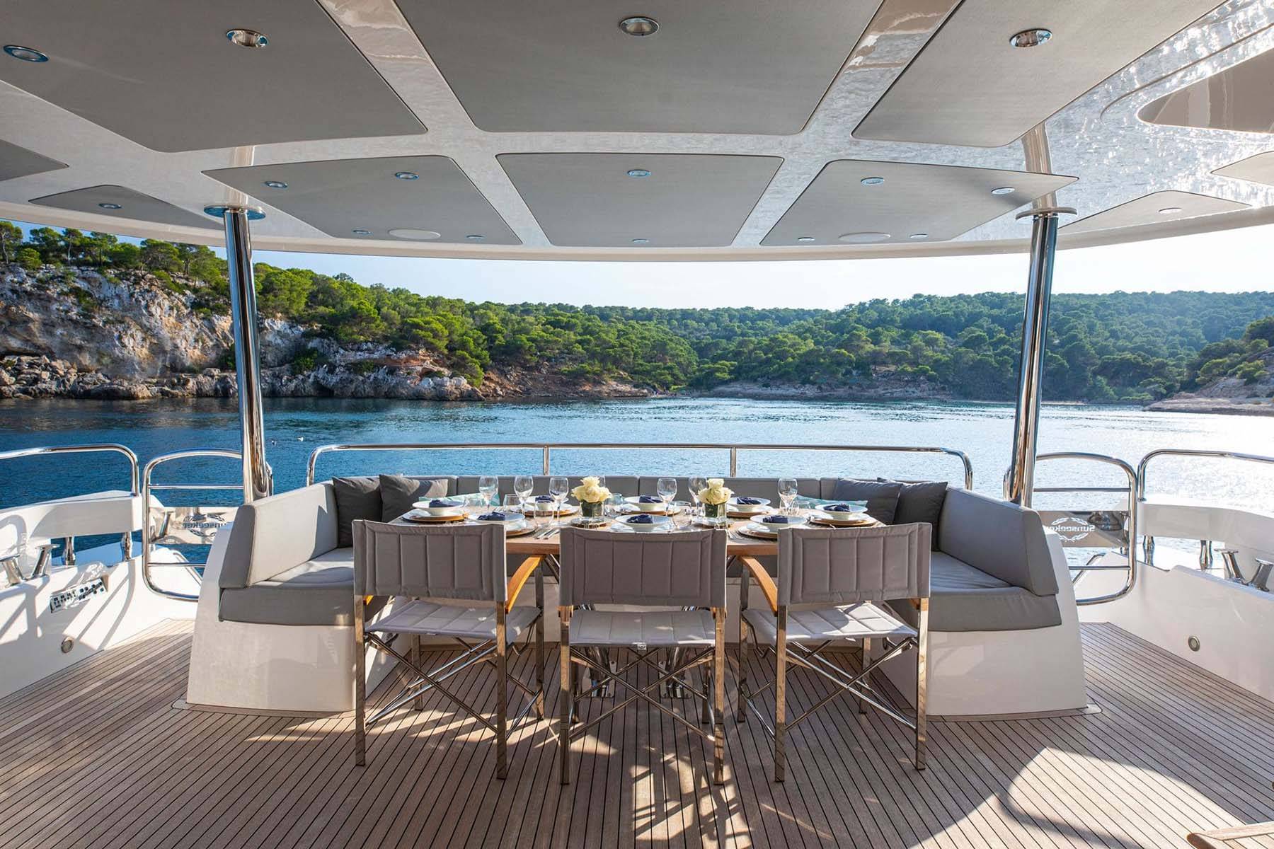 Motor Yacht Rush X  aft deck dining area