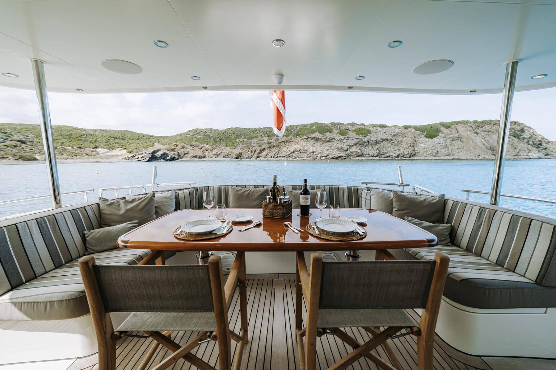 Main deck aft Las Ninas
