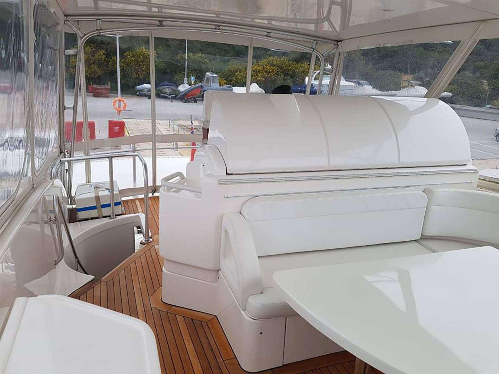 MY Bouki Flybridge
