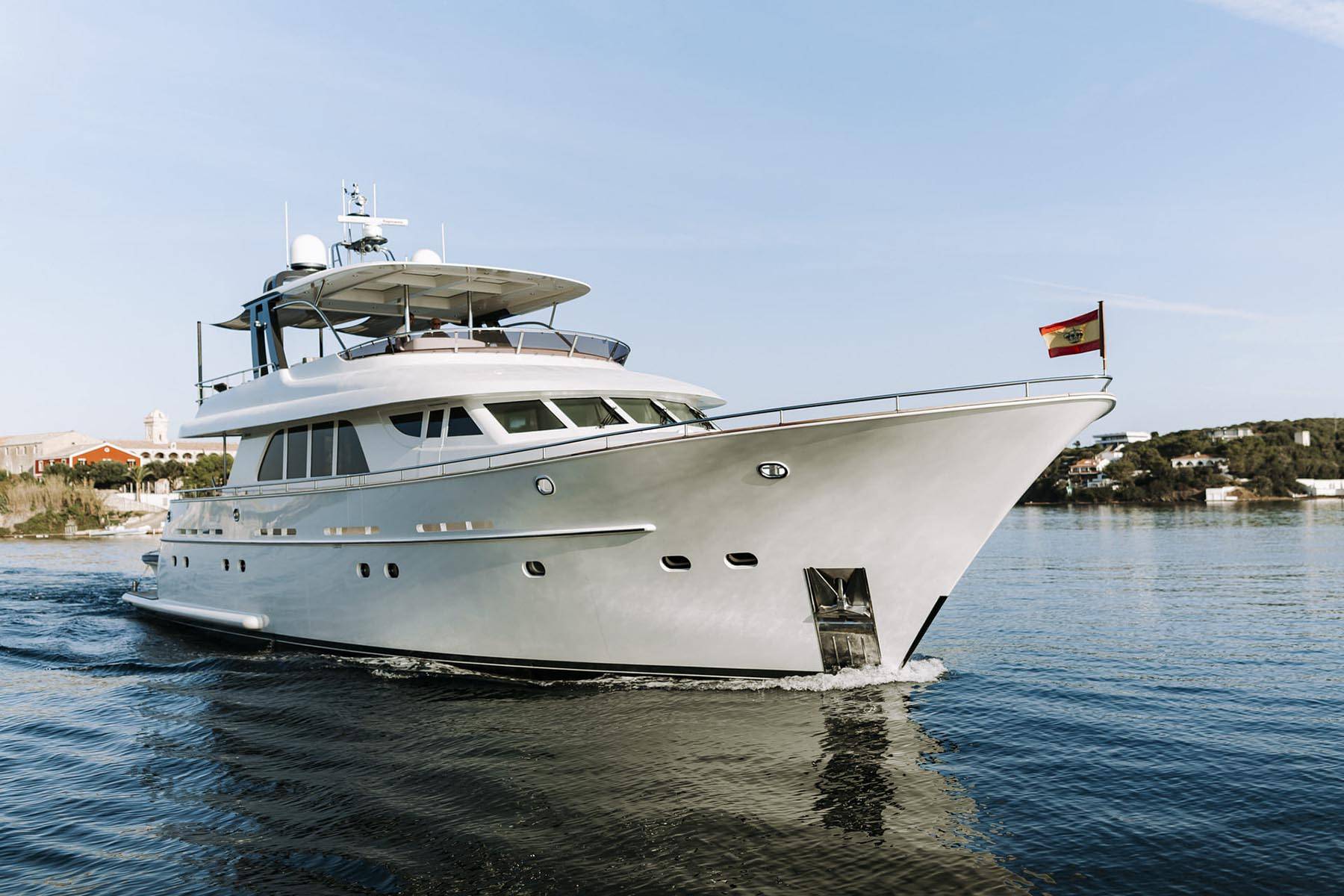 Las Ninas yacht for charter in Mallorca (2)