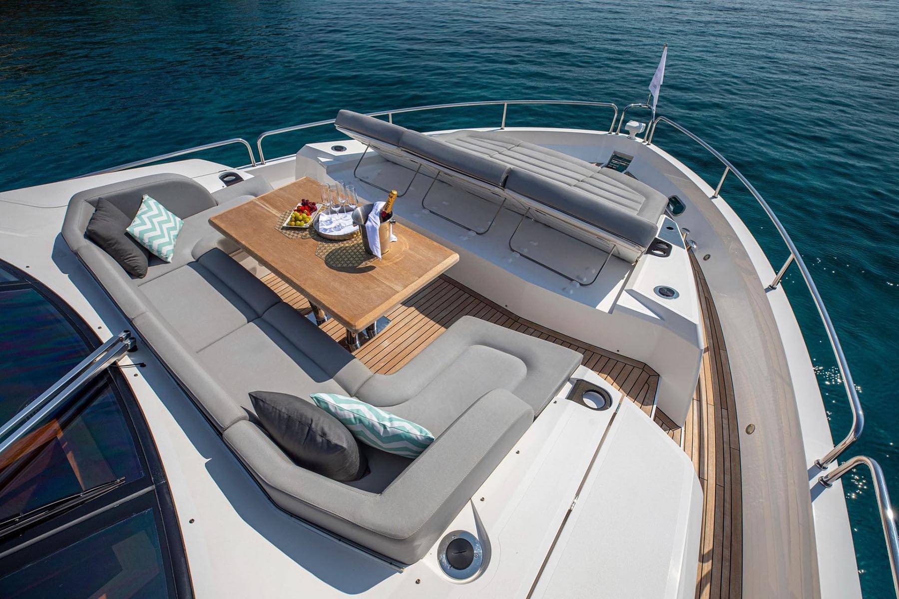 Motor Yacht Rush X  beautiful seating area forward