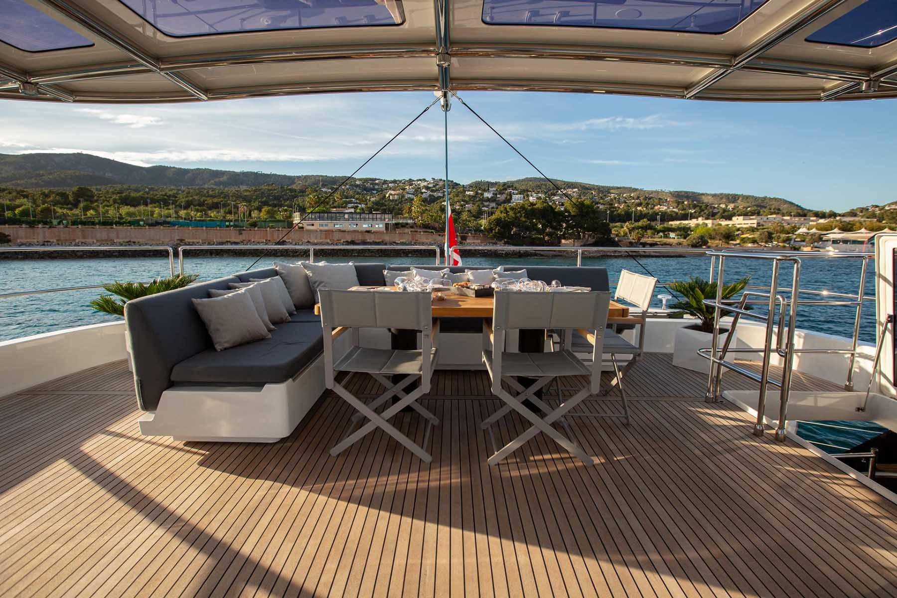 Sunreef Catamaran Sunbreeze. Main deck aft dining